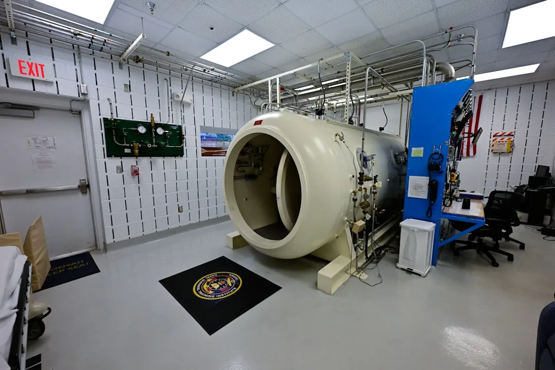 华北地区钢结构厂房冬季施工要点及彩钢瓦防冻处理技术分析