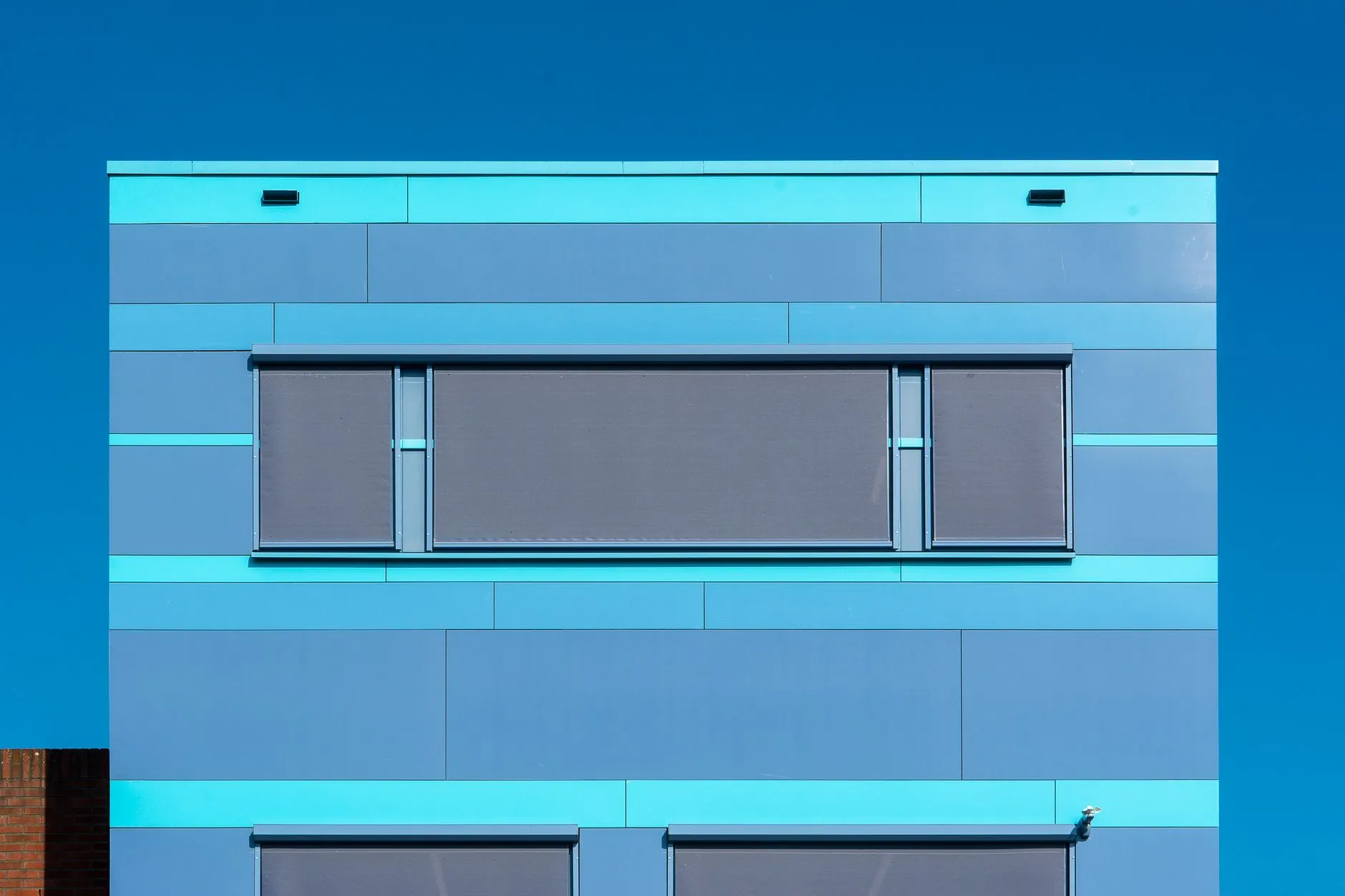 钢结构厂房建设中C型钢与H型钢的选型要点及承载力对比分析